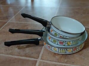 Vintage-Enamelware-Pots-and-Pan-Set-third-image