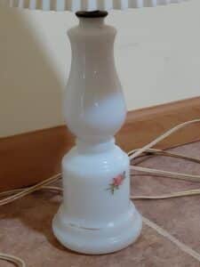 Vintage-Milk-Glass-Lamps-fourth-image