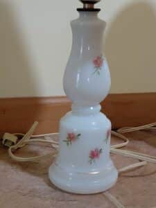 Vintage-Milk-Glass-Lamps-third-image