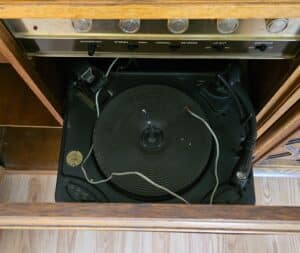 Vintage-Stereo-Cabinet-third-image