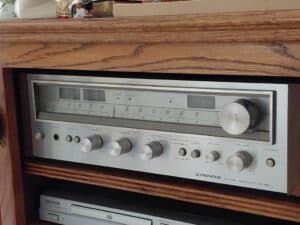 Vintage-Stereo-Receiver-second-image