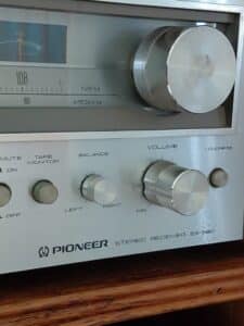 Vintage-Stereo-Receiver-third-image