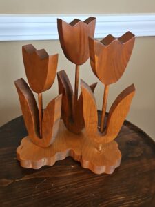 Wooden-Tulip-Napkin-Holder-1