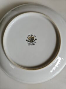 Amcrest-Thistledown-Serving-Bowls-and-Creamer-Set-piece-set-third-image