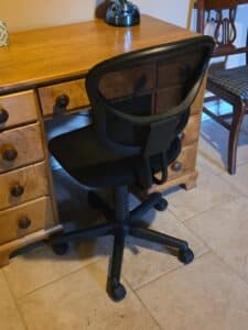 Armless-Mesh-Office-Chair-second-image