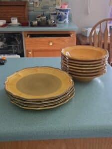 Bienvenue-Yellow-Floral-Dinner-Plates-Bowls