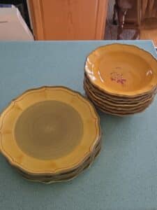 Bienvenue-Yellow-Floral-Dinner-Plates-Bowls-second-image