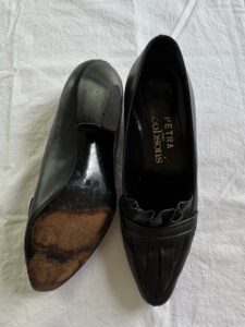 Black-Leather-Pumps-second-image