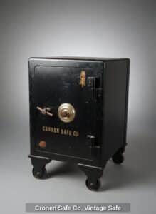 Cronen-Safe-Co.-Vintage-Safe-1