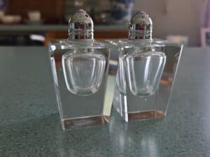 Crystal-Cube-Salt-and-Pepper-Shakers-second-image