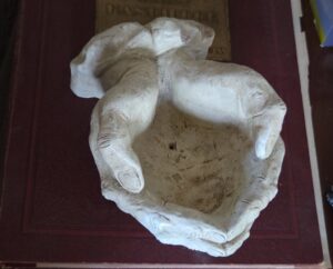 Cupped-Hands-Dish-second-image