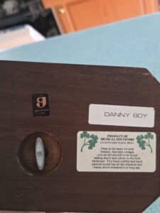 Danny-Boy-Irish-Cottage-Music-Box-fourth-image