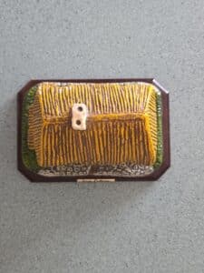 Danny-Boy-Irish-Cottage-Music-Box-second-image