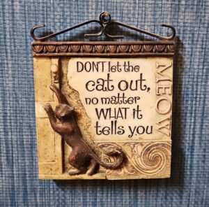 Dont-Let-the-Cat-Out-Wall-Plaque