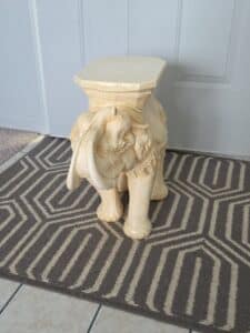 Elephant-Garden-Stool-second-image