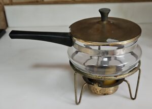 Glass-sauce-warmer-with-burner