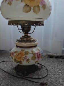 Gone-With-The-Wind-Floral-Hurricane-Lamp-second-image