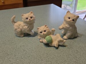 HOMCO-White-Persian-Kittens-Figurines