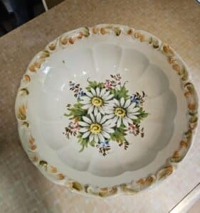 Hand-Painted-Daisy-Pitcher-and-Bowl-Set-second-image