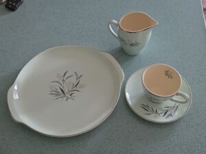 Harmony-House-Gloria-Dinnerware-Set