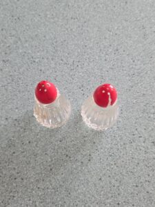 Hazel-Atlas-Glass-Salt-and-Pepper-Shakers-second-image