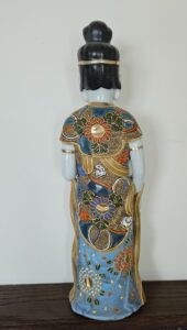 Japanese-Kutani-Porcelain-Guanyin-Statue-second-image