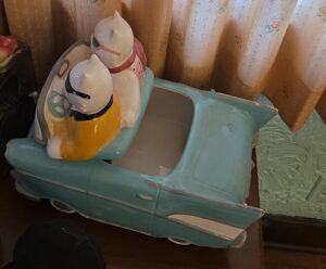 Kitsch-Cats-in-Convertible-Planter-second-image