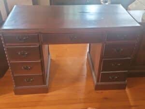 Mahogany-Kneehole-Desk