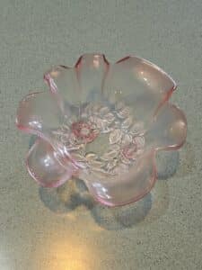 Mikasa-Rosella-Pink-Frosted-Glass-Bowl-second-image
