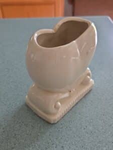Morton-Pottery-Heart-Planter-third-image