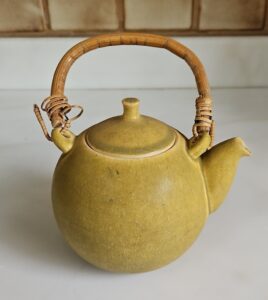Olive-Green-Ceramic-Teapot-with-Rattan-Handle