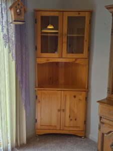 Pine-Corner-Hutch