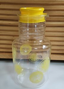 Pyrex-Glass-Pitcher-with-Lemon-Slices