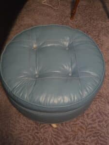 Round-Tufted-Ottoman-with-Casters-second-image