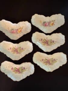Set-of-Floral-Heart-Shaped-Dishes