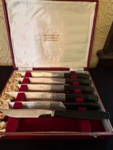 Set-of-Steak-Knives
