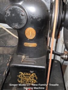 Singer-Model-New-Family-Treadle-Sewing-Machine-third-image