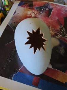 Starburst-Egg-Vase-second-image