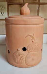 Terracotta-Onion-Garlic-Keeper