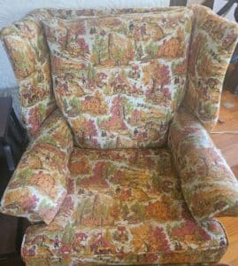 Toile-Print-Armchair-and-Ottoman-second-image