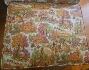 Toile-Print-Armchair-and-Ottoman-third-image