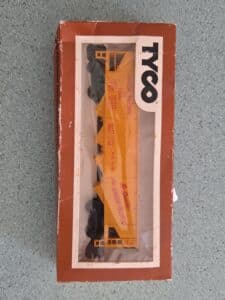 Tyco-HO-Scale-Union-Pacific-E-Covered-Hopper-Car