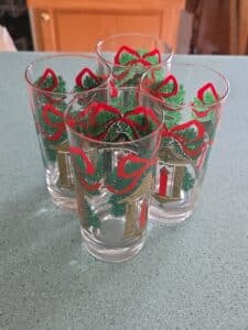 Vintage-Christmas-Tumbler-Glasses