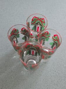 Vintage-Christmas-Tumbler-Glasses-second-image