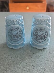 Vintage-Kentucky-Salt-and-Pepper-Shakers