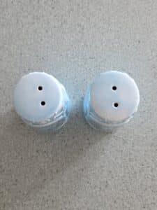 Vintage-Kentucky-Salt-and-Pepper-Shakers-second-image