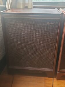 Vintage-Magnavox-Record-Player-Console