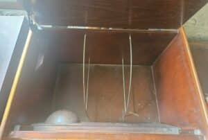 Vintage-Magnavox-Speaker-Cabinet-second-image