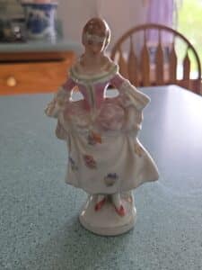 Vintage-Porcelain-Lady-Figurine-Japan