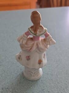 Vintage-Porcelain-Lady-Figurine-Japan-third-image